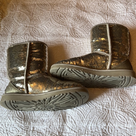 UGG Classic Short Sparkles Bootie Sequin Gold Size 6 - Picture 7 of 11